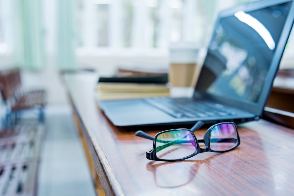 Laptop_Glasses